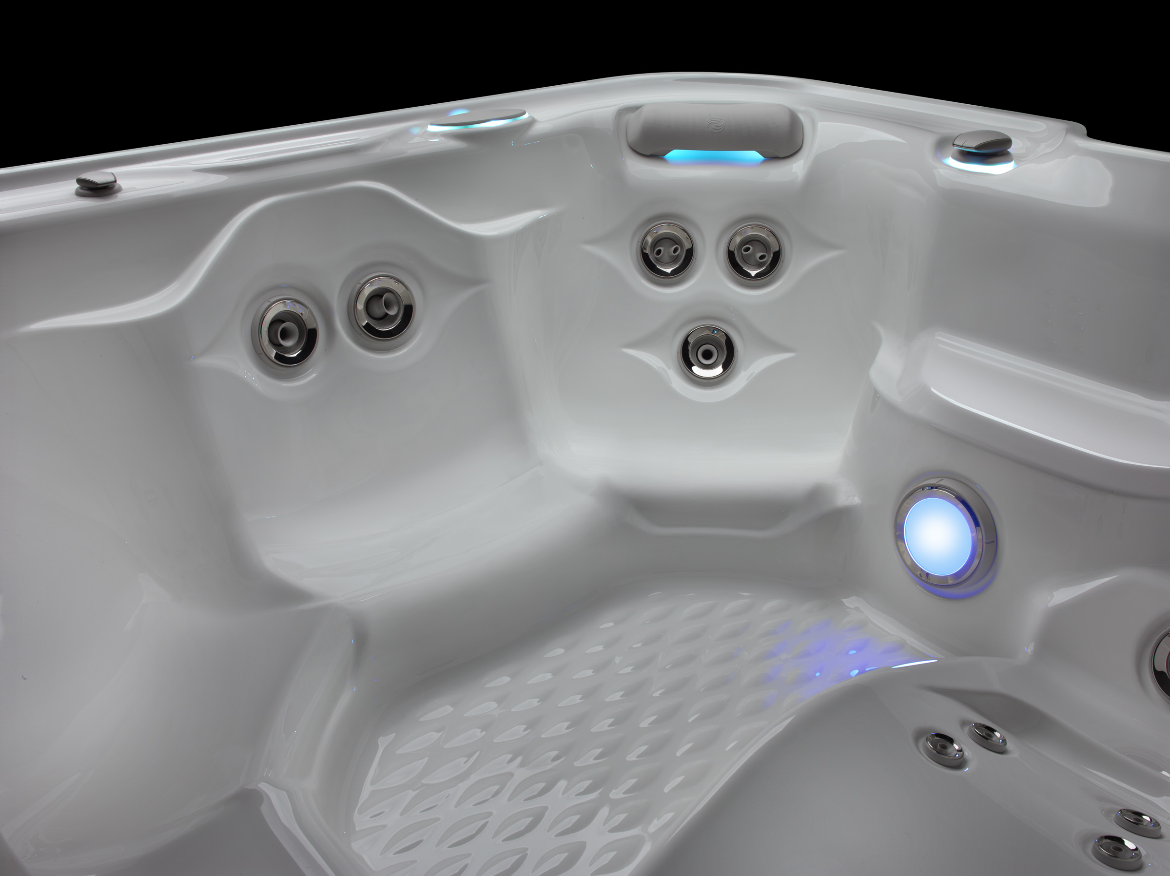 Hot Spring Highlife Sovereign 6 Person Hot Tub